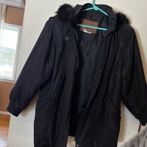 Vintage lg hook Black Hooded Coat with real Fur Trim